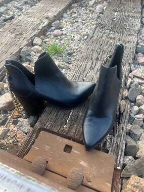 Steve Madden Black Leather Pointed-Toe Ankle Booties with Gold Chain Detail